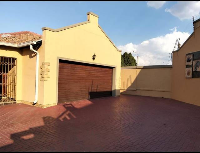 3 BEDROOM CLUSTER FOR SALE IN HUGHES